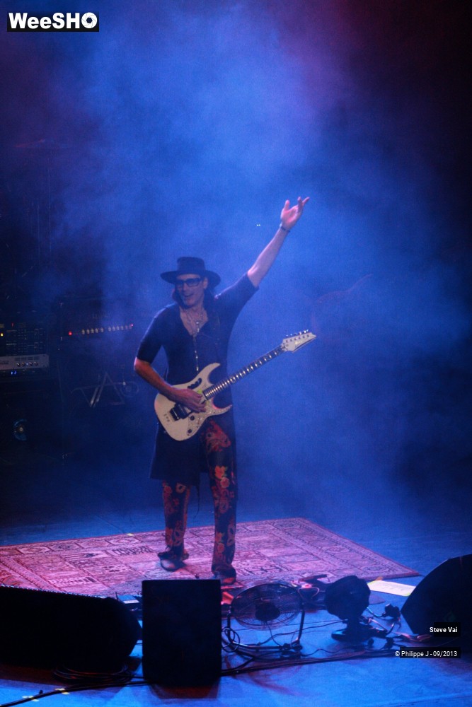 1/32 photos du spectacle Steve Vai