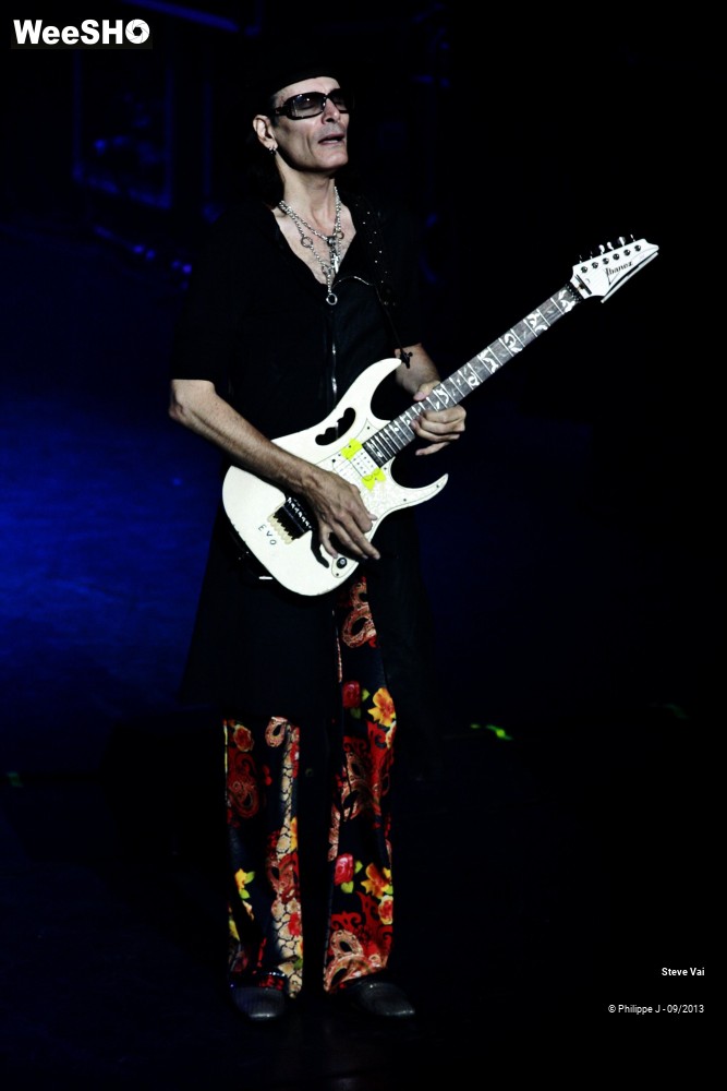 3/32 photos du spectacle Steve Vai