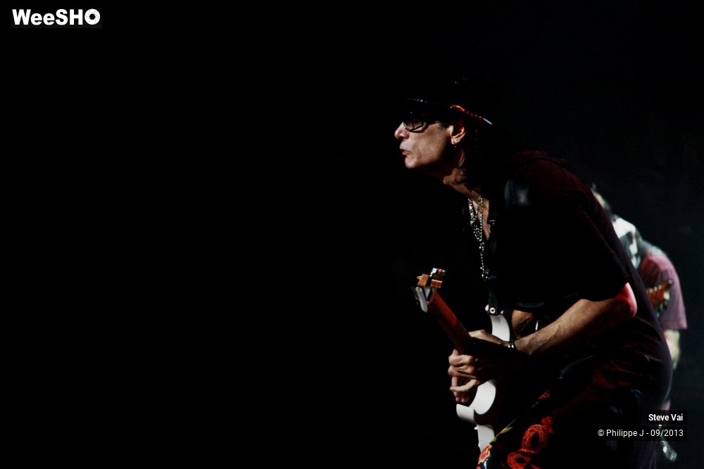 8/32 photos du spectacle Steve Vai
