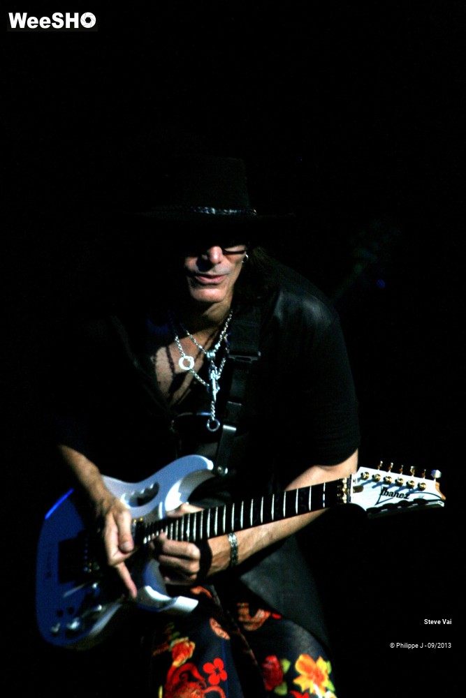 9/32 photos du spectacle Steve Vai