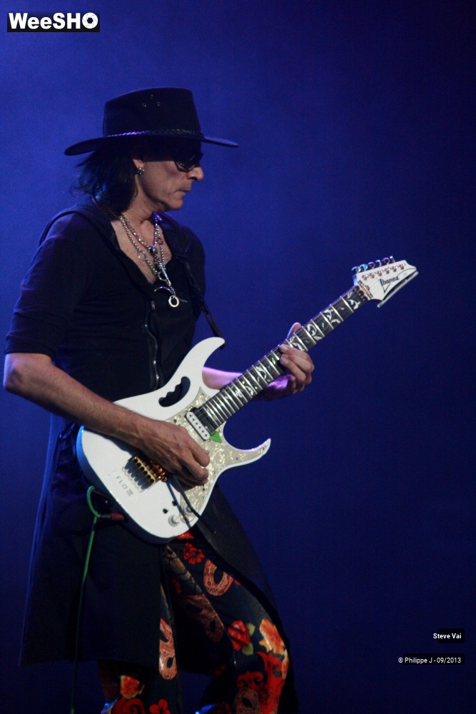 15/32 photos du spectacle Steve Vai