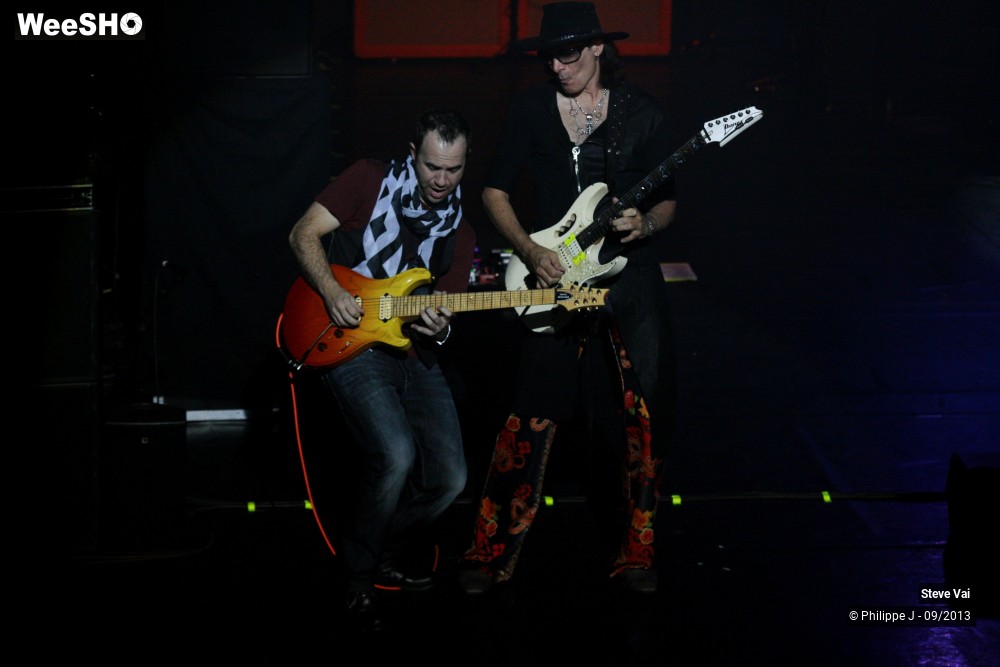 20/32 photos du spectacle Steve Vai