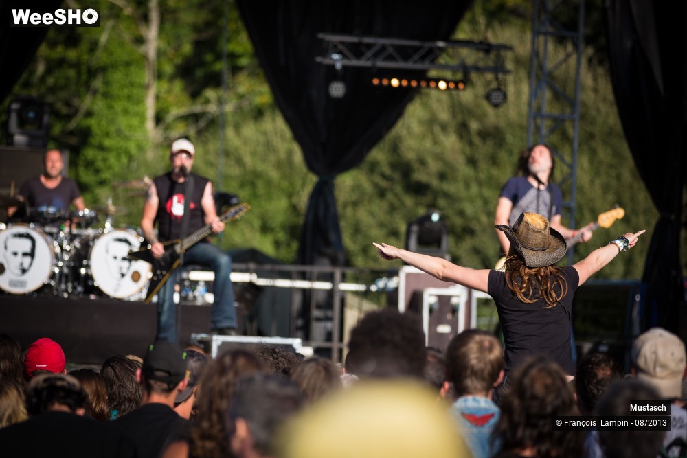 12/35 photos du spectacle Mustasch