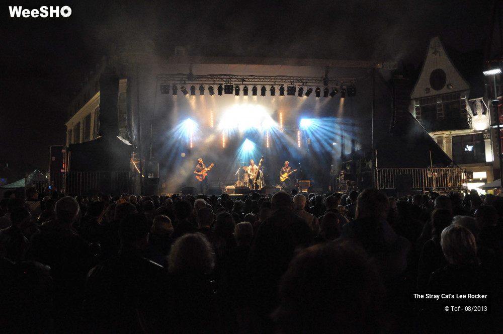15/49 photos du spectacle The Stray Cat's Lee Rocker