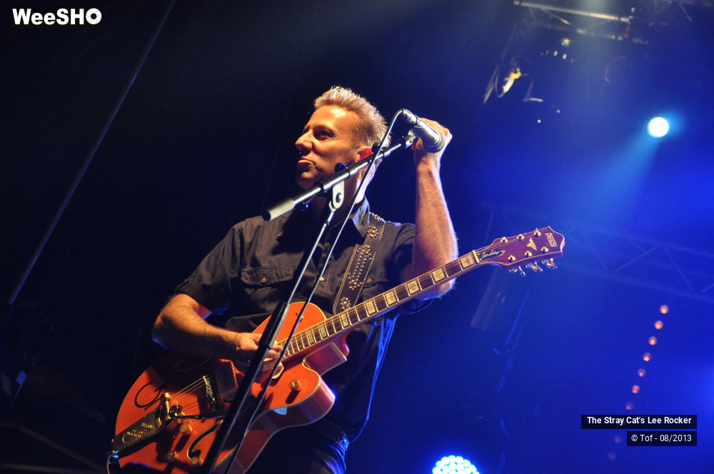 40/49 photos du spectacle The Stray Cat's Lee Rocker