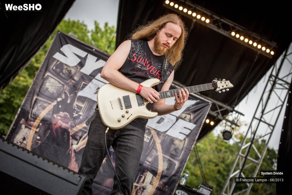 14/50 photos du spectacle System Divide