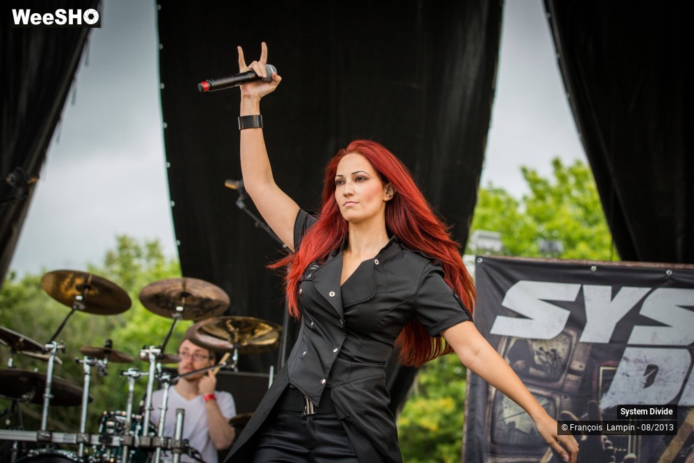 32/50 photos du spectacle System Divide