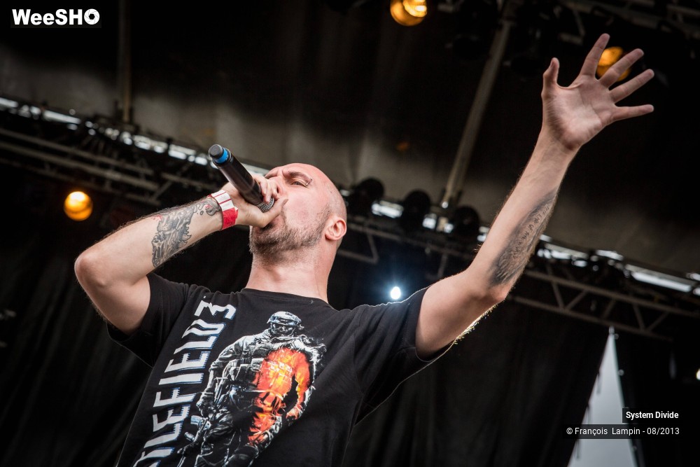 35/50 photos du spectacle System Divide