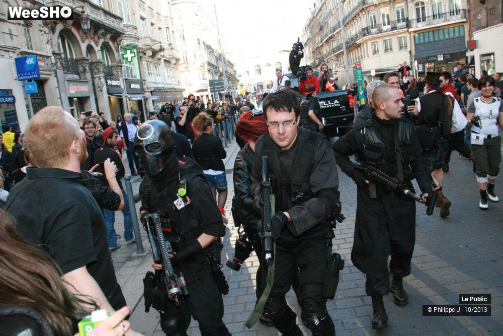 12/38 photos du spectacle Zombie Walk 2