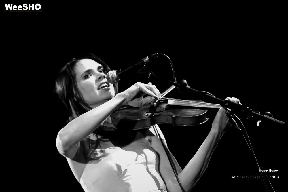 8/35 photos du spectacle HoneyHoney