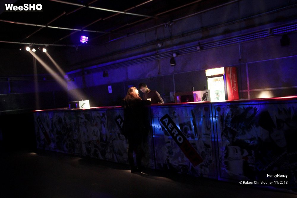 15/35 photos du spectacle HoneyHoney