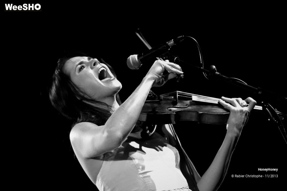 18/35 photos du spectacle HoneyHoney