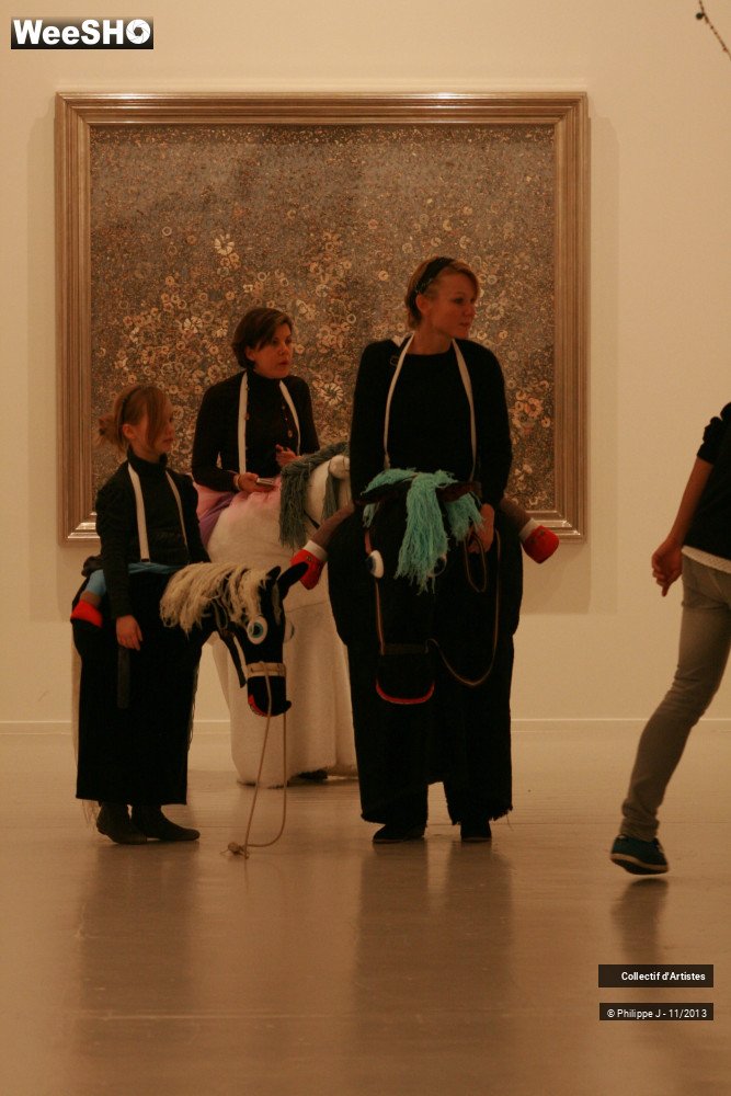 5/39 photos du spectacle Happy Birthday Galerie Perrotin