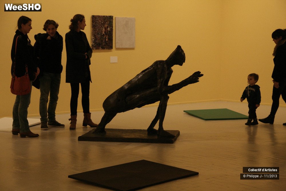 6/39 photos du spectacle Happy Birthday Galerie Perrotin