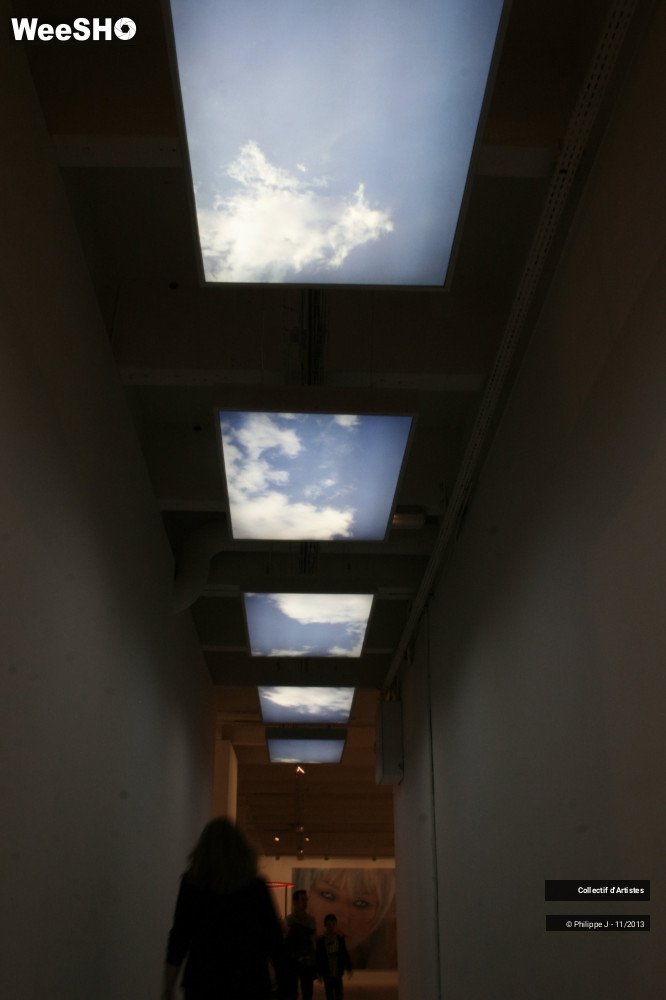 8/39 photos du spectacle Happy Birthday Galerie Perrotin