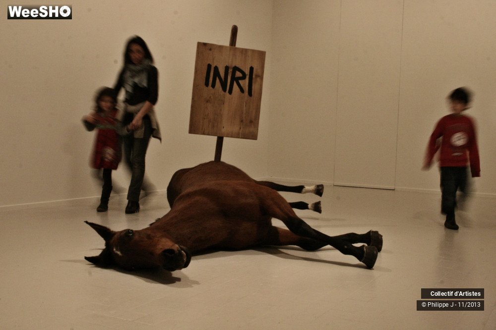 19/39 photos du spectacle Happy Birthday Galerie Perrotin