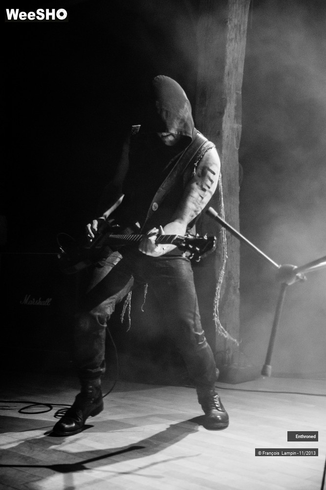 8/23 photos du spectacle Enthroned