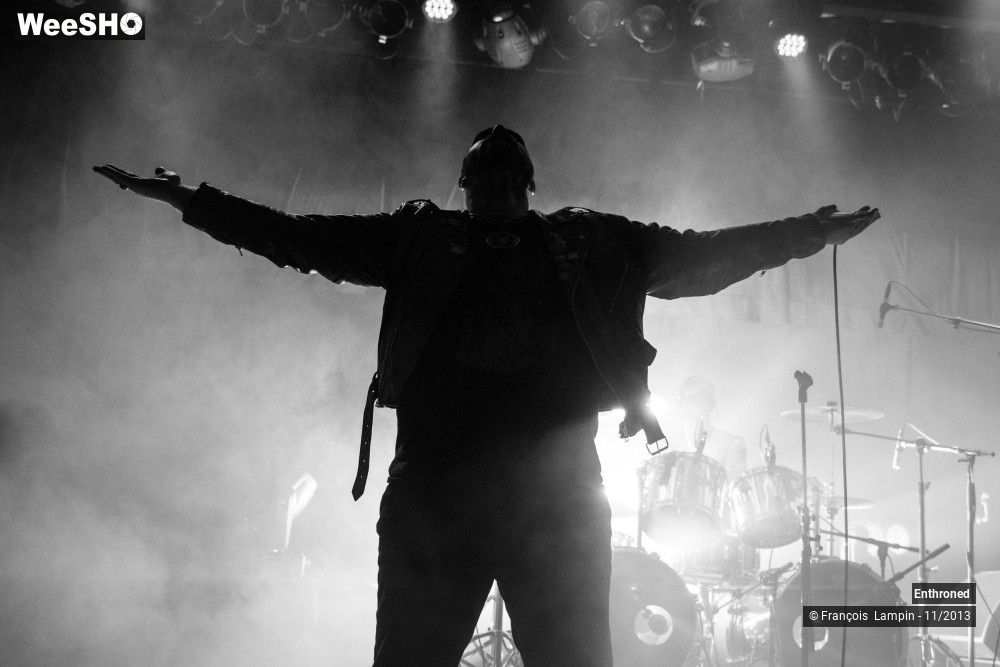 14/23 photos du spectacle Enthroned