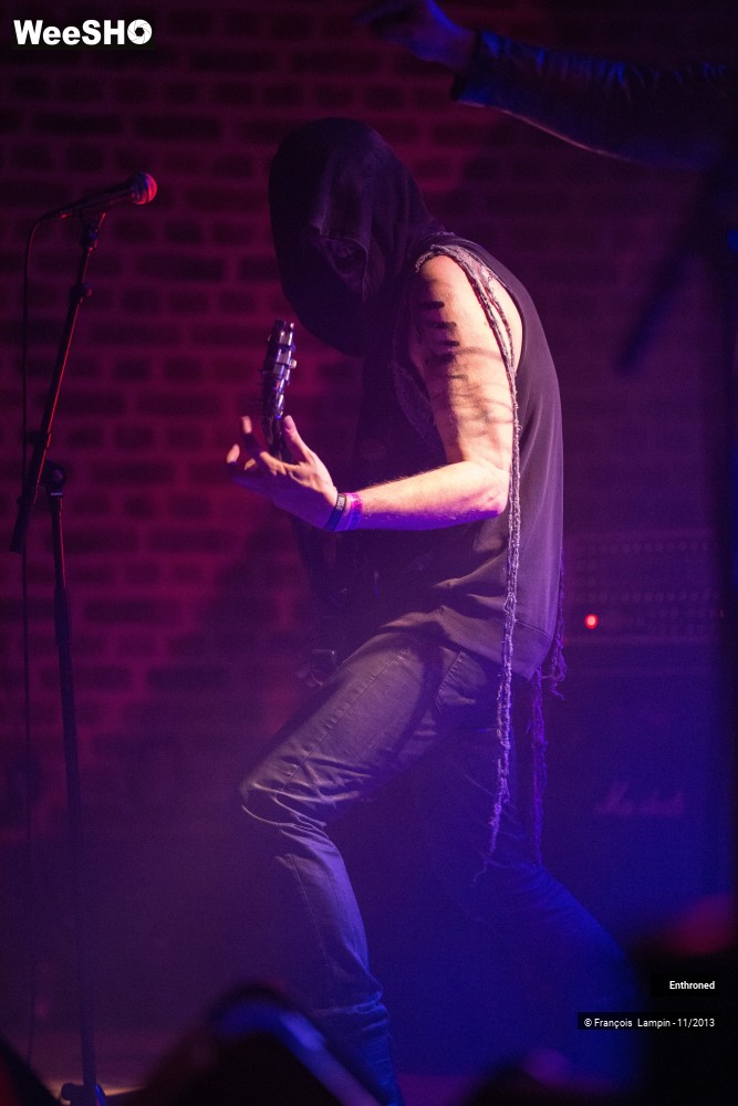 17/23 photos du spectacle Enthroned