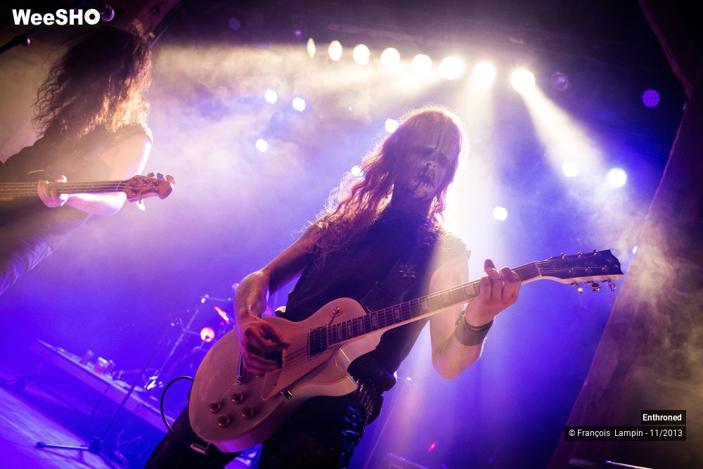 18/23 photos du spectacle Enthroned