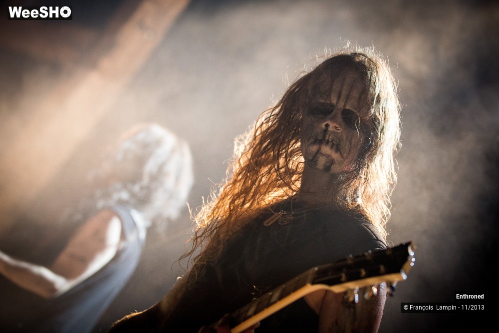 19/23 photos du spectacle Enthroned