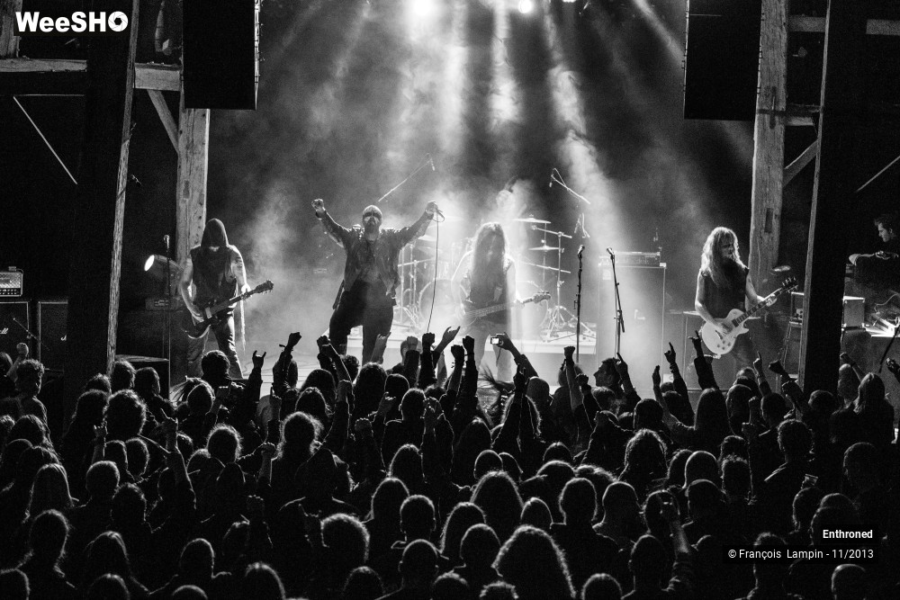 20/23 photos du spectacle Enthroned