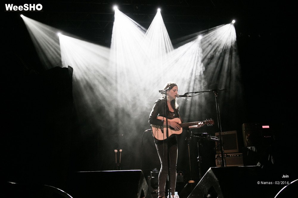 13/18 photos du spectacle Jain