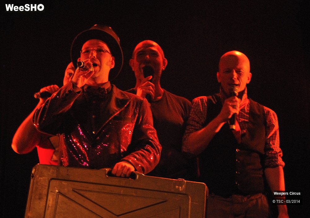 26/35 photos du spectacle Weepers Circus