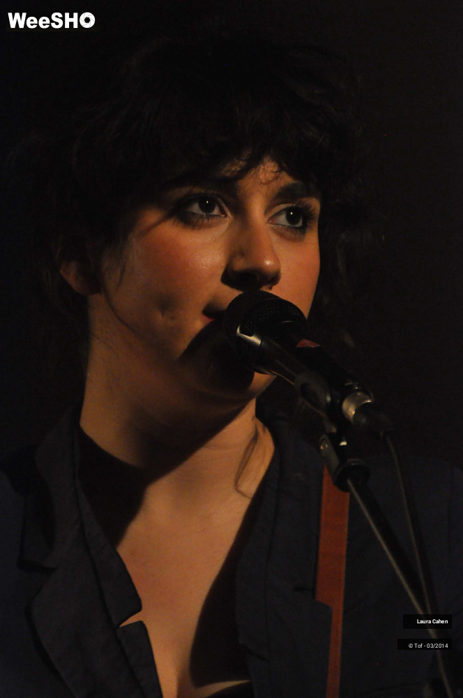 29/45 photos du spectacle Laura Cahen