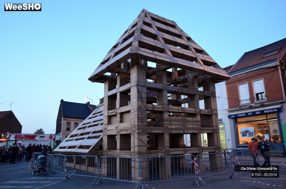 2/14 photos du spectacle Les Bâtisses Soeurs