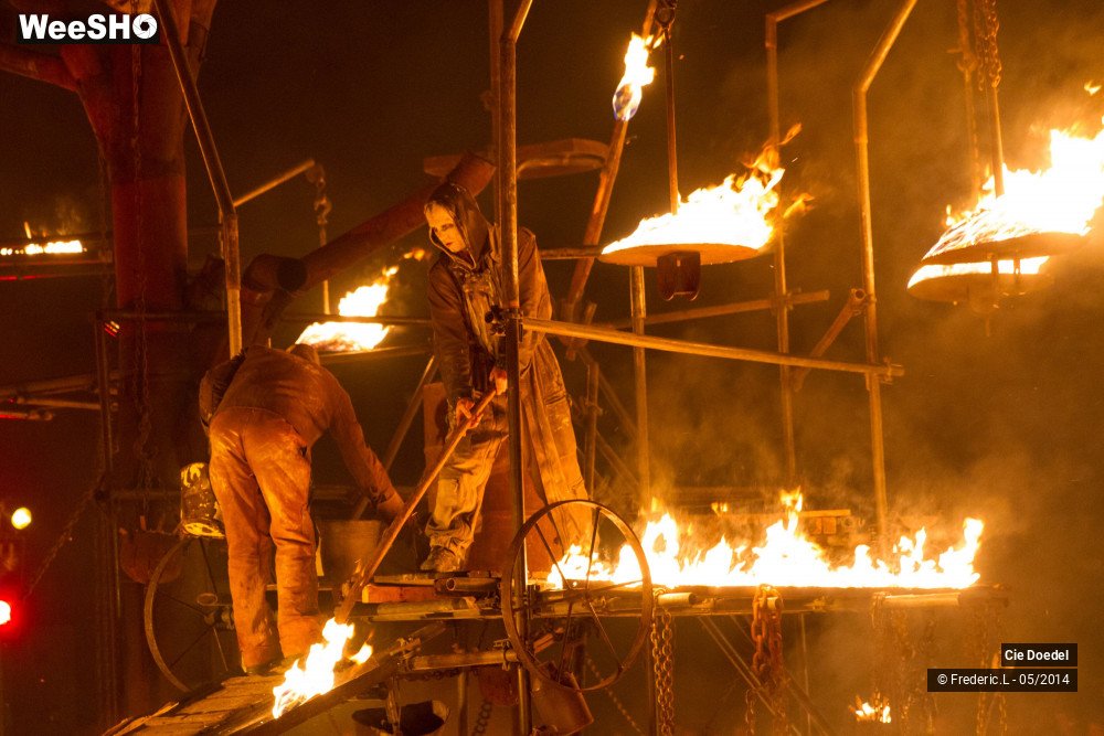 5/48 photos du spectacle La Fabrique