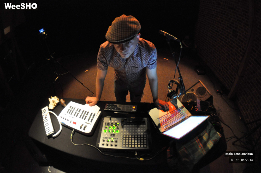 9/31 photos du spectacle Radio Tchoukanitsa