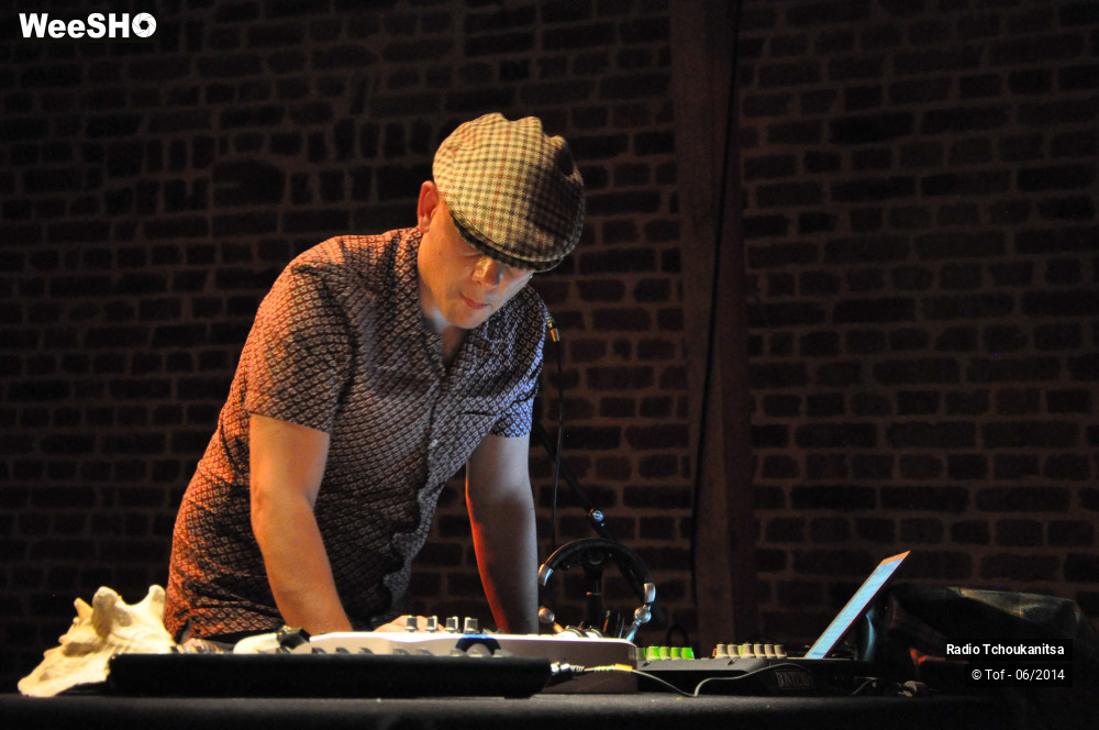 14/31 photos du spectacle Radio Tchoukanitsa