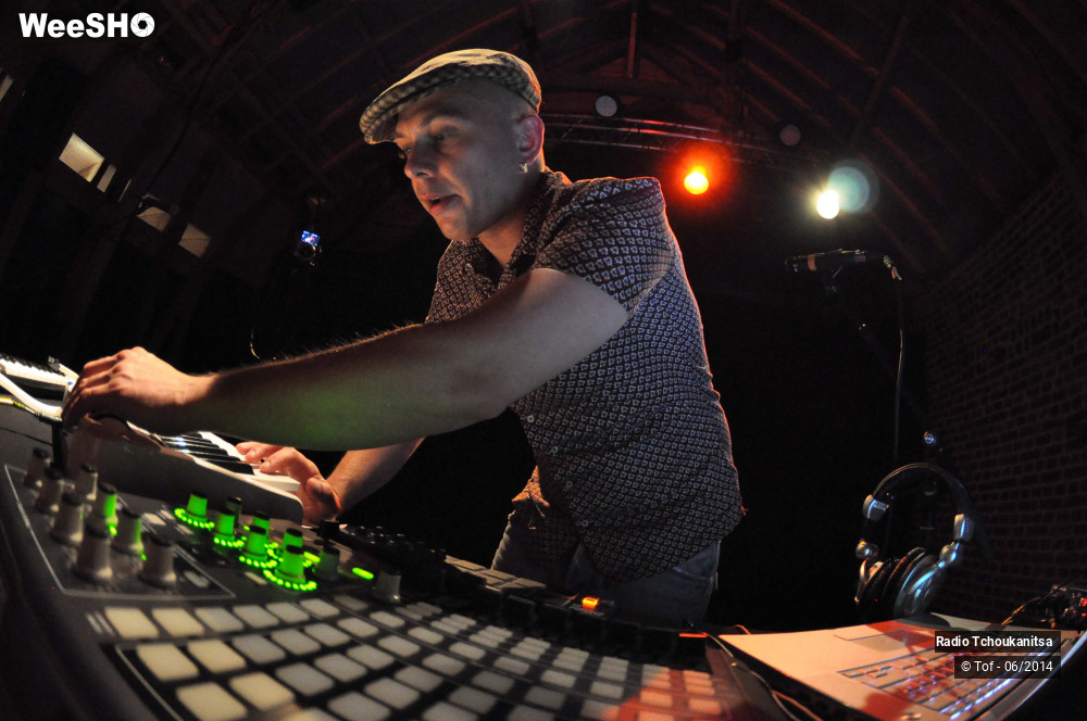 16/31 photos du spectacle Radio Tchoukanitsa