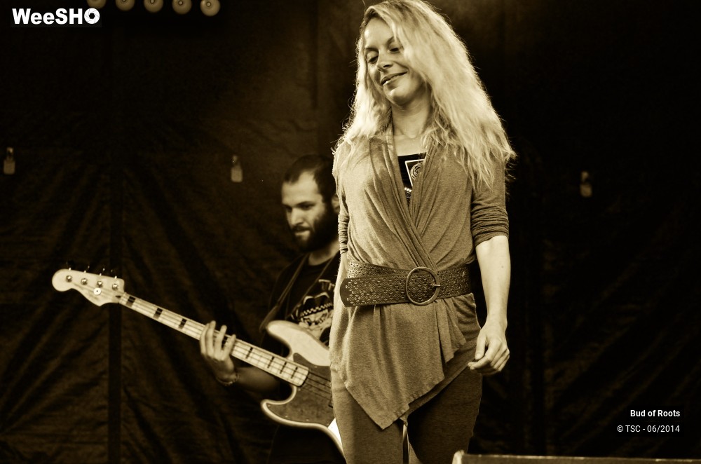 7/44 photos du spectacle Bud of Roots