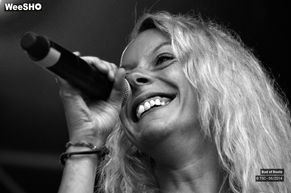 11/44 photos du spectacle Bud of Roots