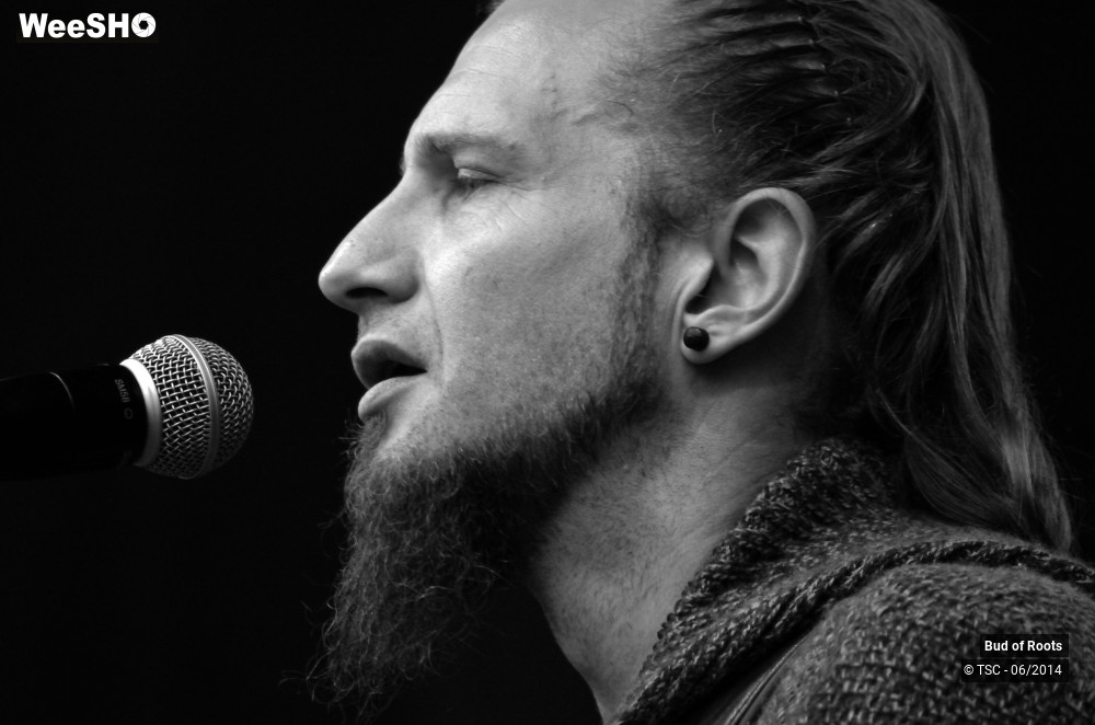 29/44 photos du spectacle Bud of Roots