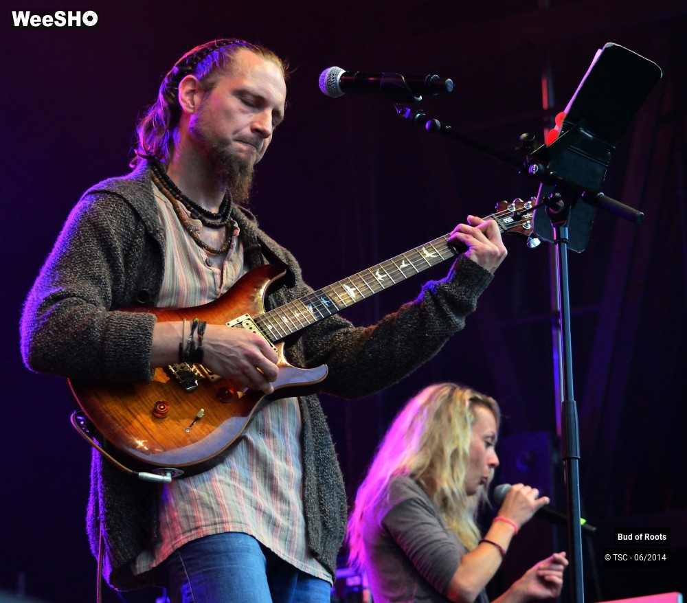 34/44 photos du spectacle Bud of Roots