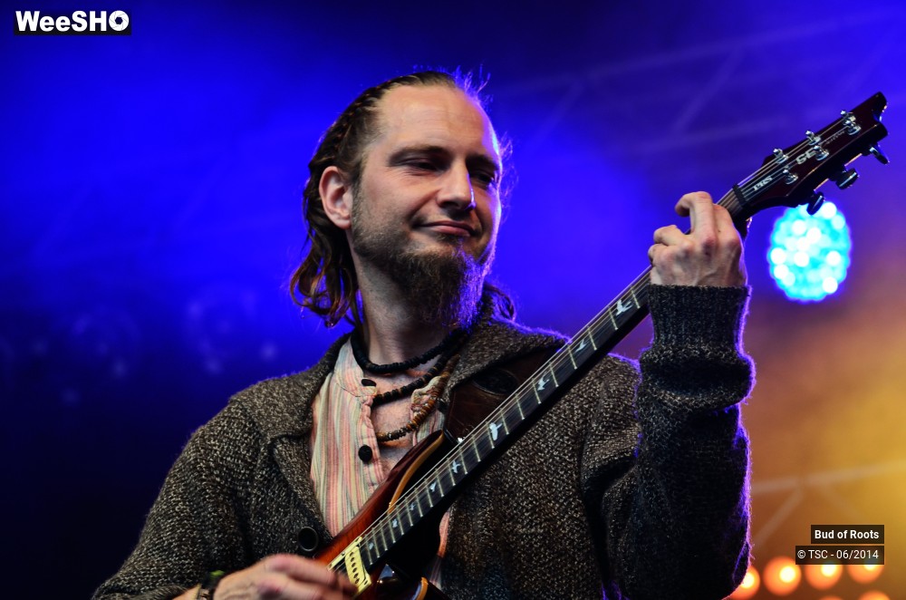 42/44 photos du spectacle Bud of Roots