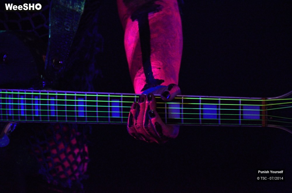 5/45 photos du spectacle Punish Yourself