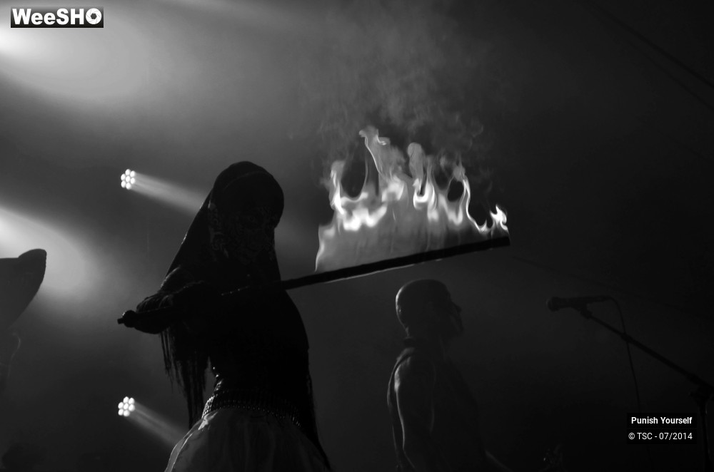 12/45 photos du spectacle Punish Yourself