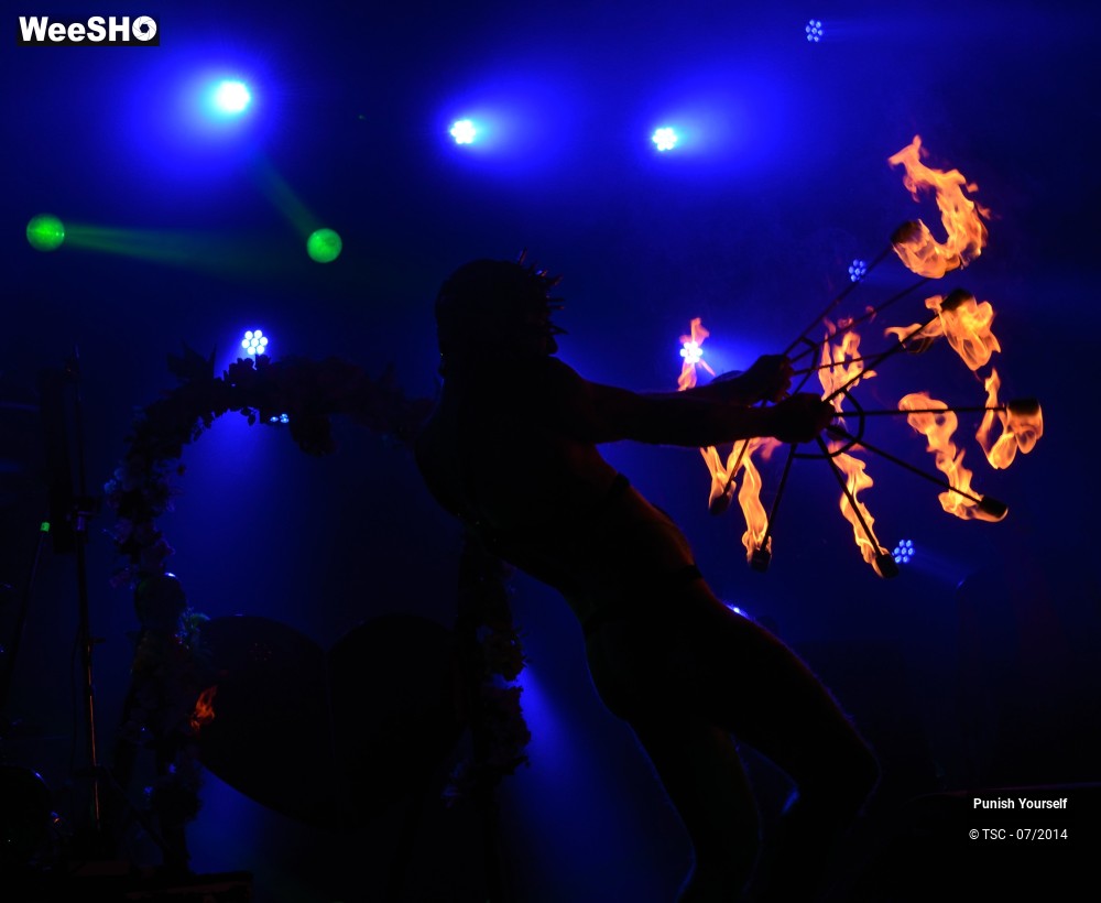 18/45 photos du spectacle Punish Yourself