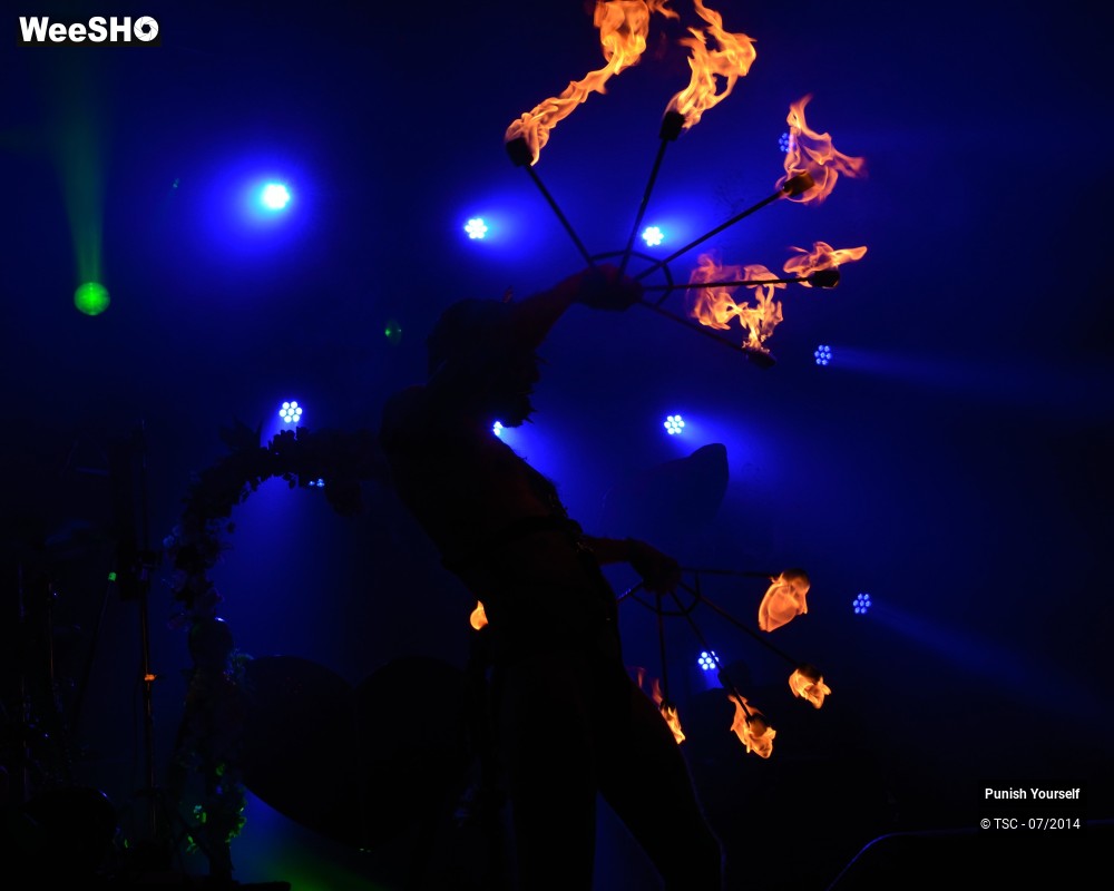 28/45 photos du spectacle Punish Yourself