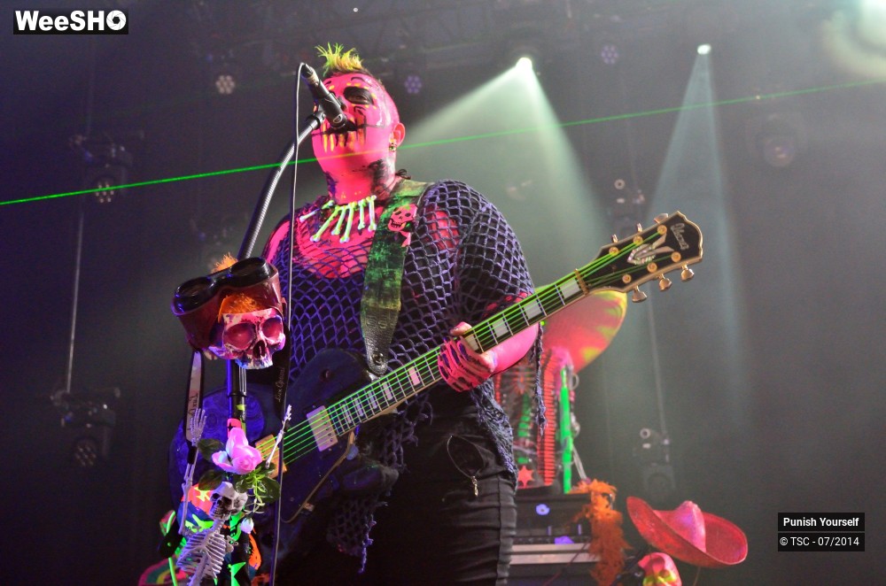 30/45 photos du spectacle Punish Yourself