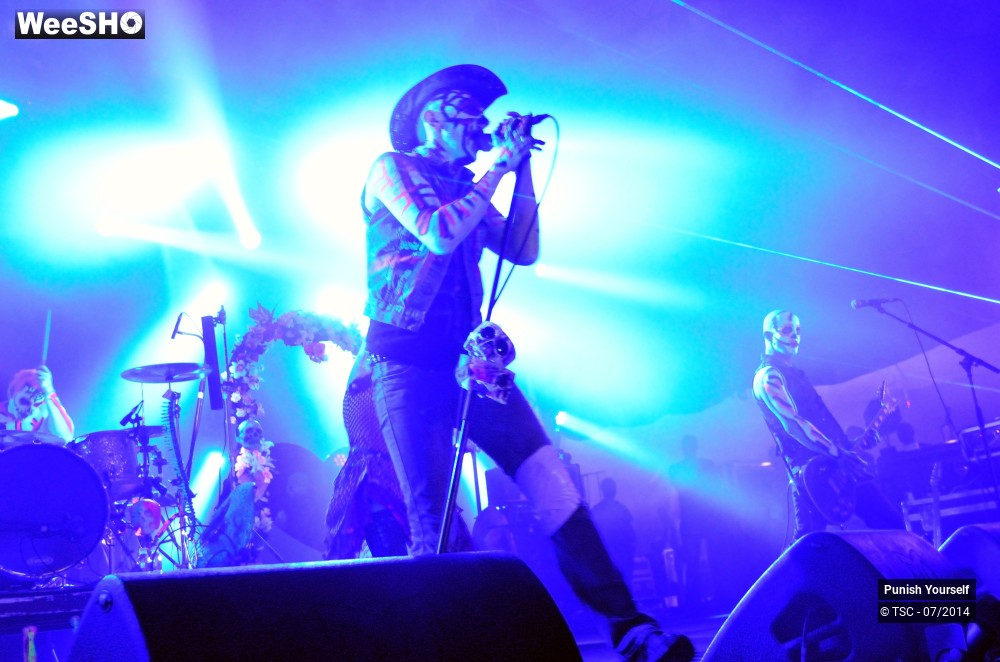 32/45 photos du spectacle Punish Yourself