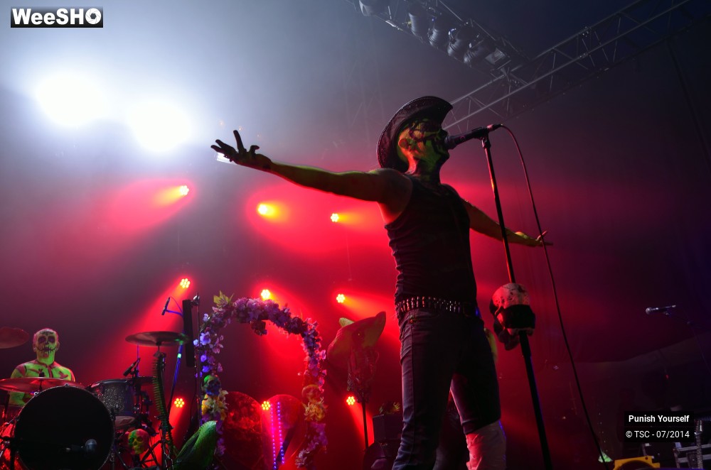 34/45 photos du spectacle Punish Yourself