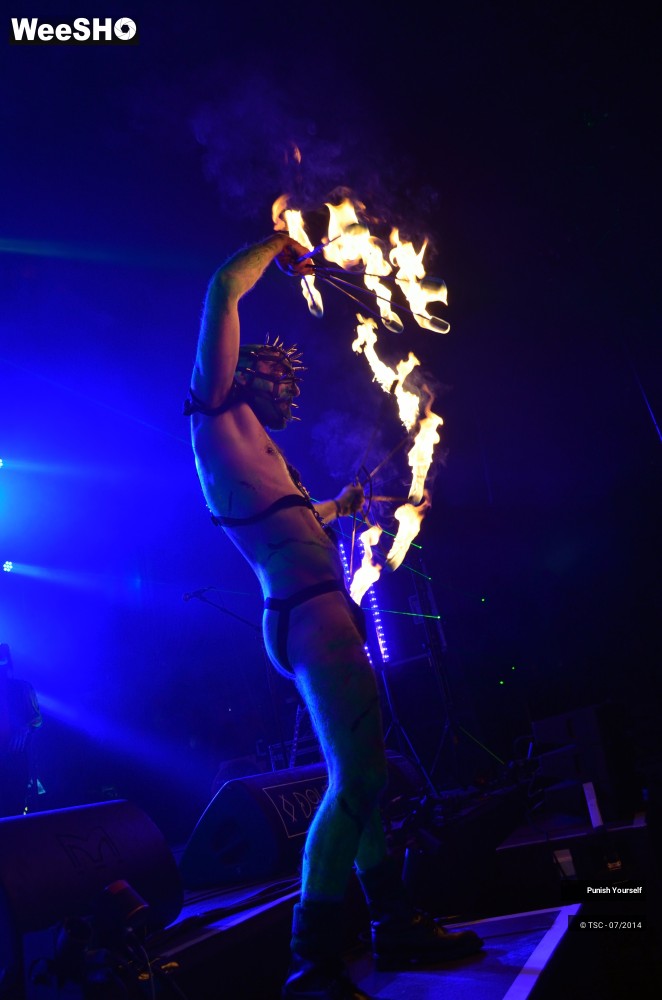 39/45 photos du spectacle Punish Yourself