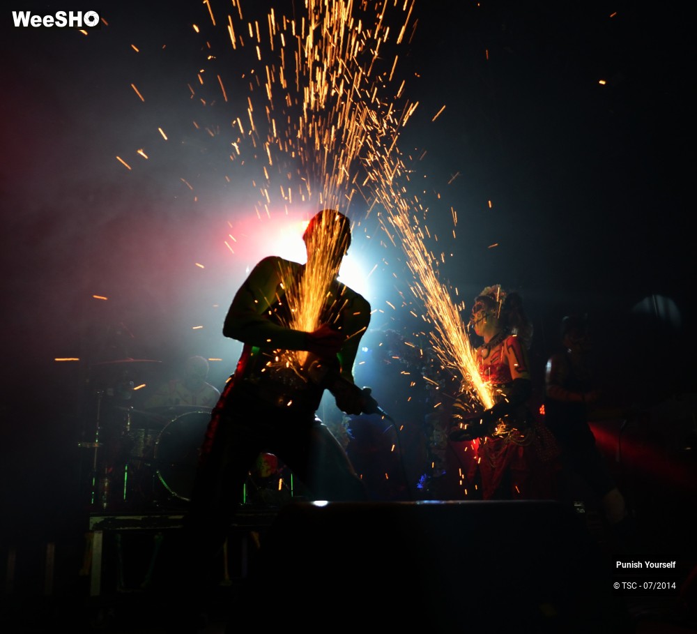 41/45 photos du spectacle Punish Yourself