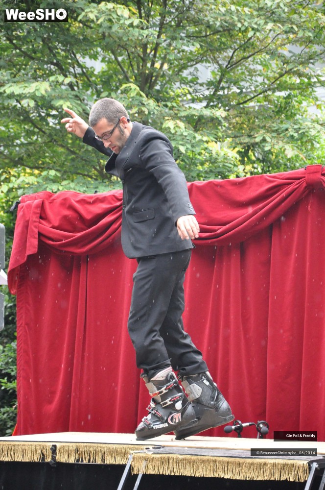 28/42 photos du spectacle Le Cirque démocratique de la Belgique