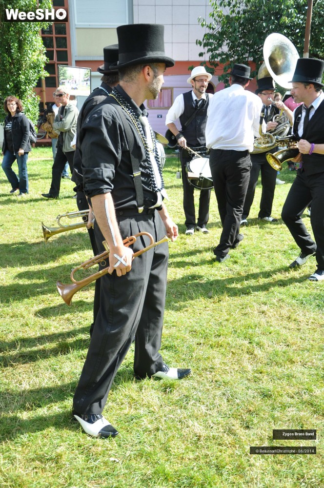 4/28 photos du spectacle NOLA 2nd Line